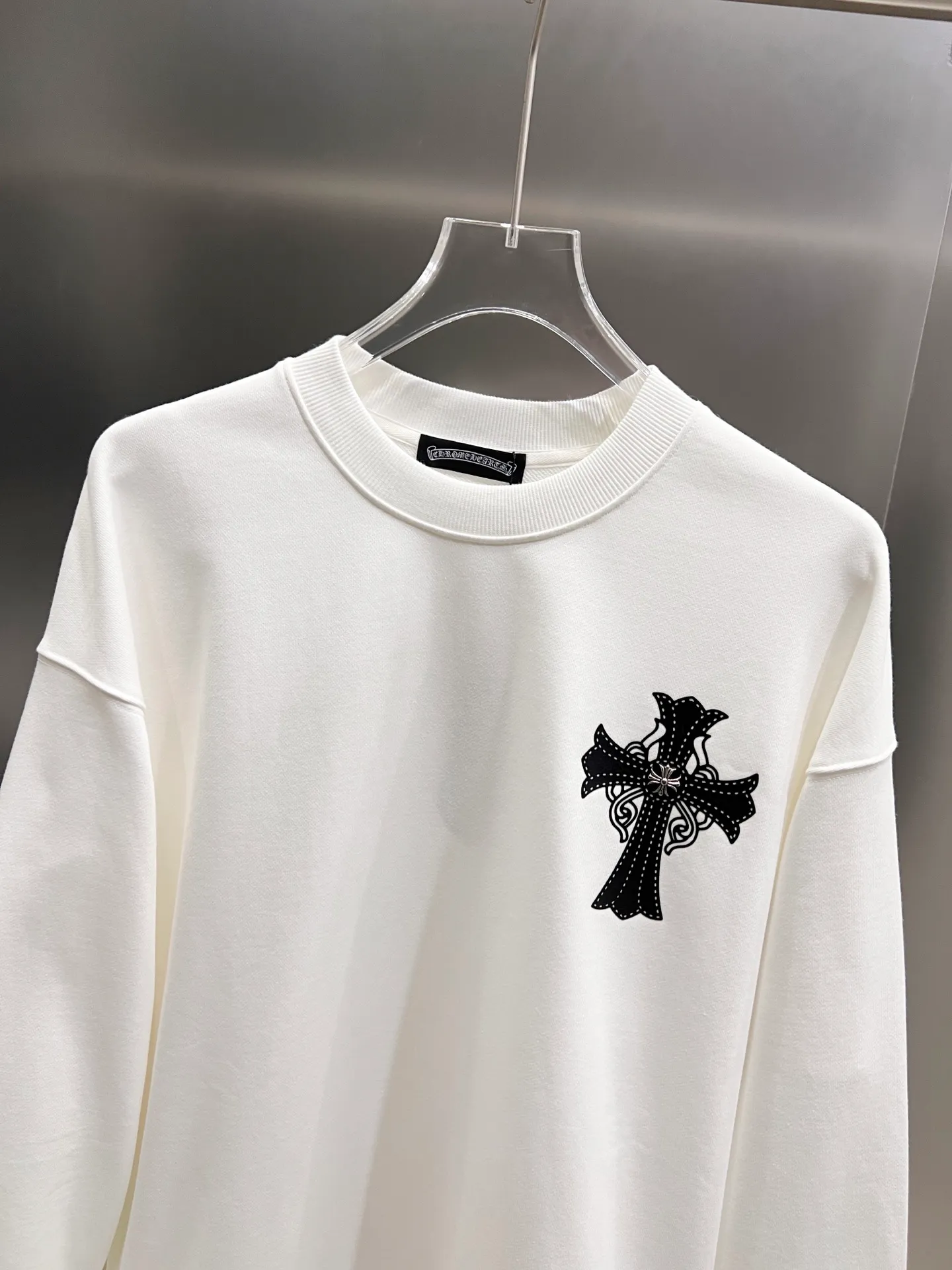 🅿️280 CH Crowe 2025 Autumn and Winter New Style Round Neck Long Sleeve Sweater Cross Patch Leather + Customized Hardware Metal Horseshoe Sanskrit Characters + Middle Eastern Australian Diamond Design Craftsmanship The real thing is great🔥Same style for men and women, loose version Size S M L XL XXL Five sizes Black White